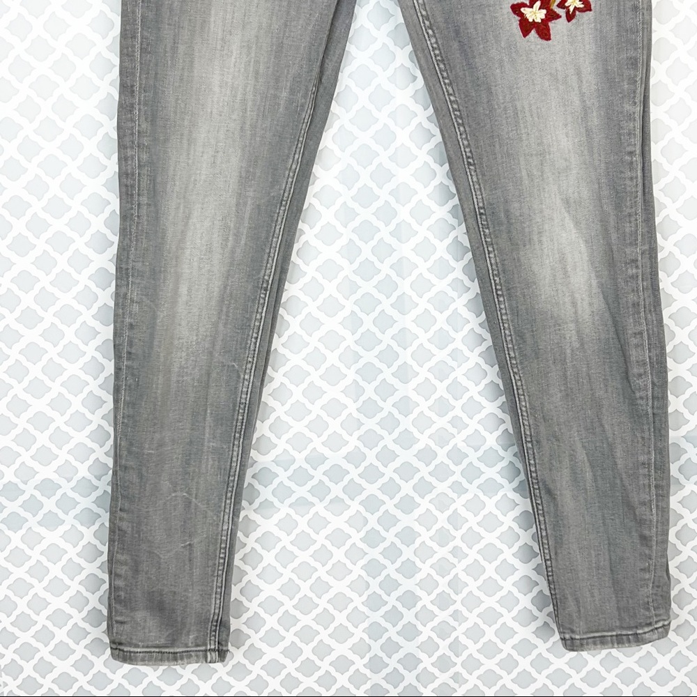 GUC Zara Floral Embroidered Grey  Wash Skinny Jeans - Picture 4 of 11